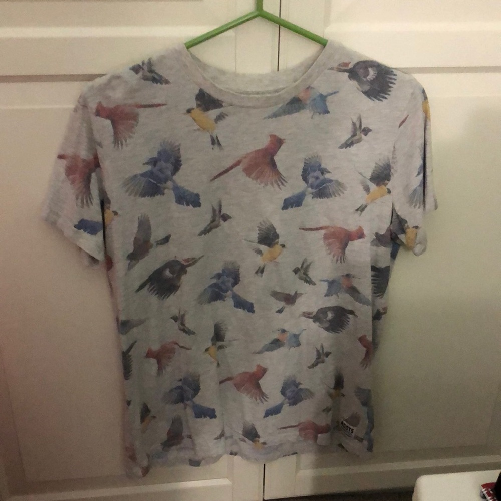 Lightly worn, very soft Roots t-shirt featuring Canadian birds